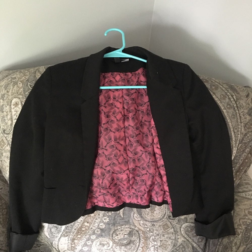 Cropped black blazer